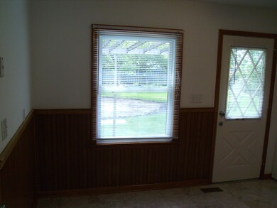 1352 Crestwood Dr, Aurora, IL 60506 - photo 4