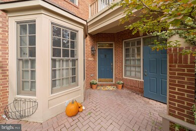 8517 Gavin Manor Ct, Chevy Chase, MD 20815 - photo 2