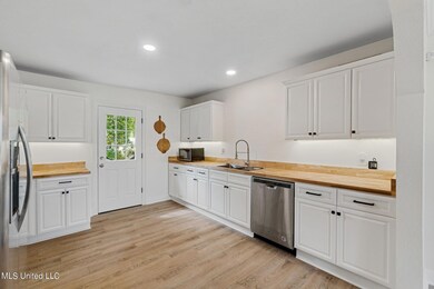 301_Dozier_St-5
