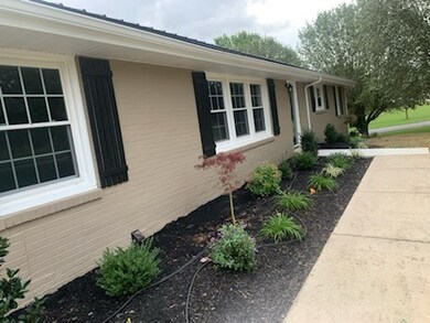 111 Fairlane Dr, Shelbyville, TN 37160 - photo 2