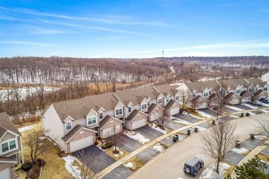 1002 Viewpoint Dr unit 1002, Lake In the Hills, IL 60156 - photo 2