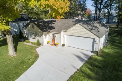 1930 Ottawa Beach Rd, Holland, MI 49424-