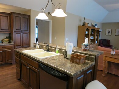 Kitchen 3.JPG