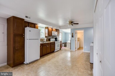 2513 S Snyder Ave, Sparrows Point, MD 21219 - photo 4