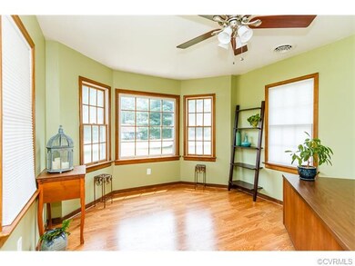 Formal living room or great for a home office