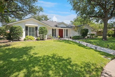 2801 Elmcrest Cir, Plano, TX 75075 - photo 2