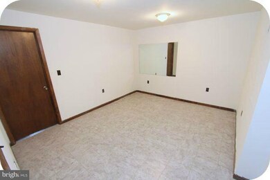 10802 Monticello Dr, Great Falls, VA 22066 - photo 2