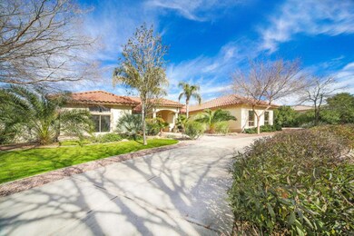 Via del Oro front