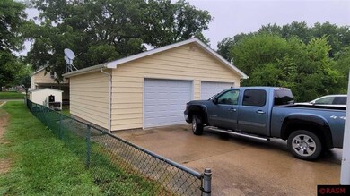 1011 N Minnesota St, New Ulm, MN 56073 - photo 6