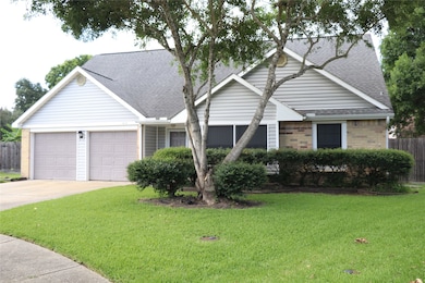 414 Windhollow Cir, League City, TX 77573 - photo 2