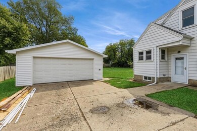 1711 E 24th St, Des Moines, IA 50317 - photo 3