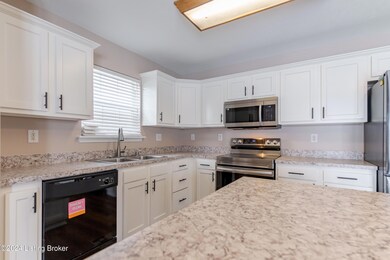 10711 Evanwood Dr, Louisville, KY 40228 - photo 7