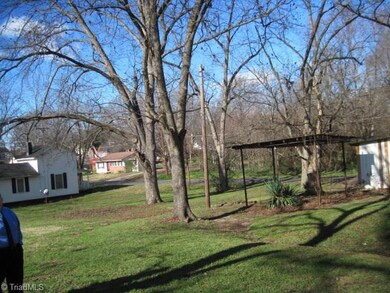 904 Barnes St, Reidsville, NC 27320 - photo 2