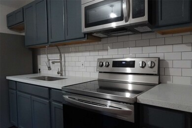 1914 W Sealy St, Alvin, TX 77511 - photo 3