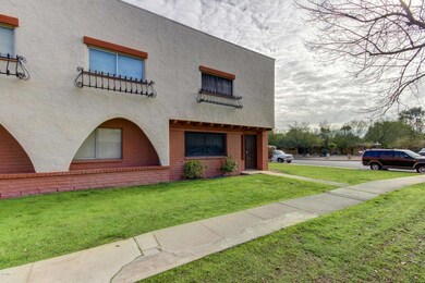 2902 East Clarendon (4)