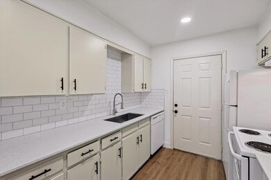 614 W Heard St unit 4, Cleburne, TX 76033 - photo 4