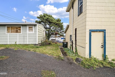 334 SW 9th St, Newport, OR 97365 - photo 5