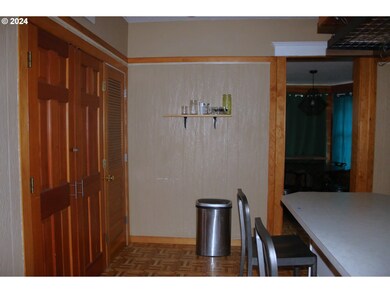 245 SW Monroe St, Sheridan, OR 97378 - photo 5