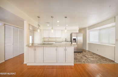 Breakfast Bar w/storage on both sides