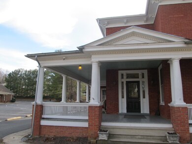 1048 W Beverley St, Staunton, VA 24401 - photo 2