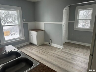 1421 Grand Ave unit 2, Davenport, IA 52803 - photo 4