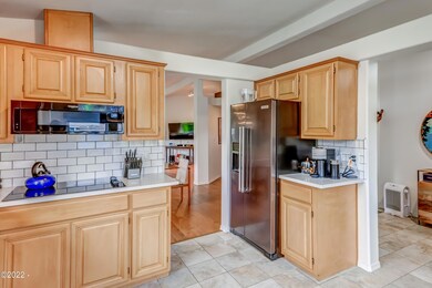 Kitchen - ref and stovetop