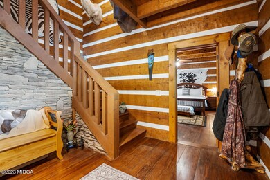foyer and stairs (2)