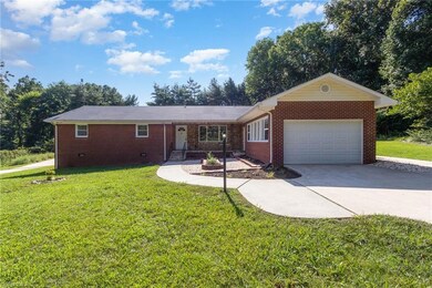 1186 Walker Cir, Asheboro, NC 27205 - photo 2