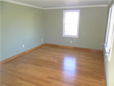 Living Room Bamboo floor with crown molding
