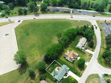 The BENEFIT of this Commercial Lot (4)