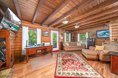Family rm lake view