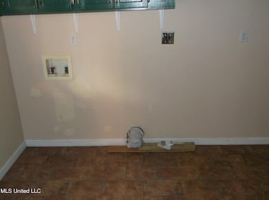 2113 Summit Holmesville Rd, McComb, MS 39648 - photo 7