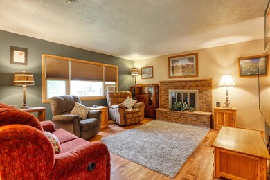 1320 Dana Ave - Living Room