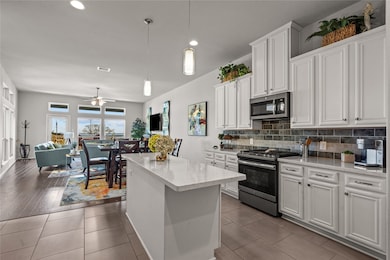 715 Bayshore Dr, La Porte, TX 77571 - photo 6