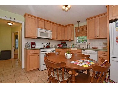 51 Lindesta Rd, Pawtucket, RI 02861 - photo 3