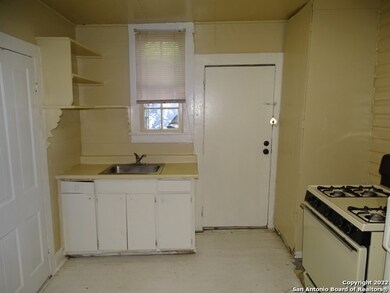 213 Cadwallader St, San Antonio, TX 78212 - photo 6