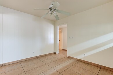 1428 S Hedge-11