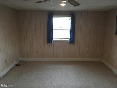 115 N Broad St unit 2ND FLOOR/ FRONT, Waynesboro, PA 17268 - photo 6