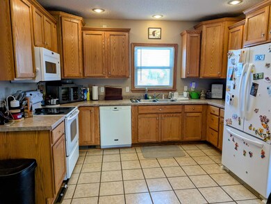 401 W Main St, Calmar, IA 52132 - photo 2