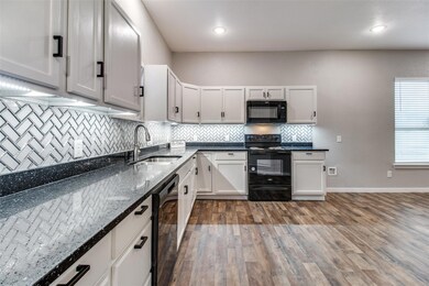 721 Maple St, Bonham, TX 75418 - photo 6