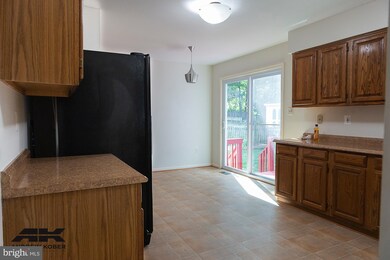 8216 Walnut Ridge Rd, Fairfax Station, VA 22039 - photo 4