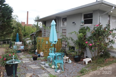 107 N Matthews St, Morganton, NC 28655 - photo 4