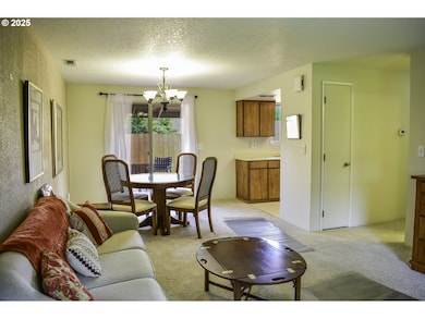 300 Shafer Ln unit B4, Jacksonville, OR 97530 - photo 2