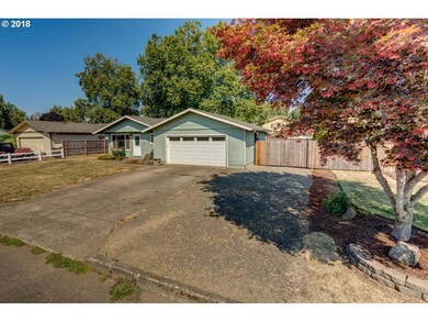 3693 Oak Ridge Ln, Hubbard, OR 97032 - photo 2