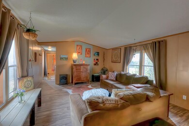 Interior (3)