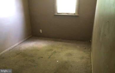 802 Seckel Ct, Halethorpe, MD 21227 - photo 4