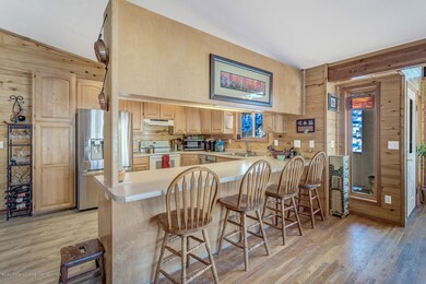 Open kitchen bar seatin