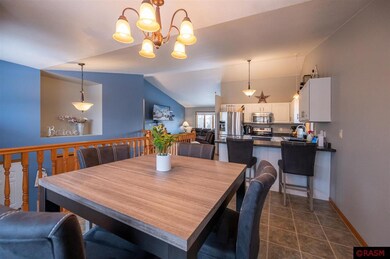 224 Maverick Dr, Mankato, MN 56001 - photo 4