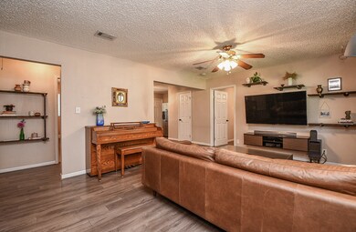 2926 Mohawk St, Houston, TX 77093 - photo 2