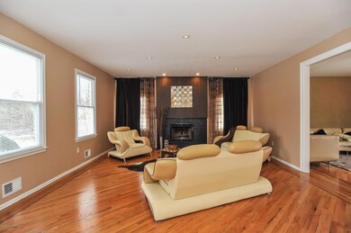 003_Living Room